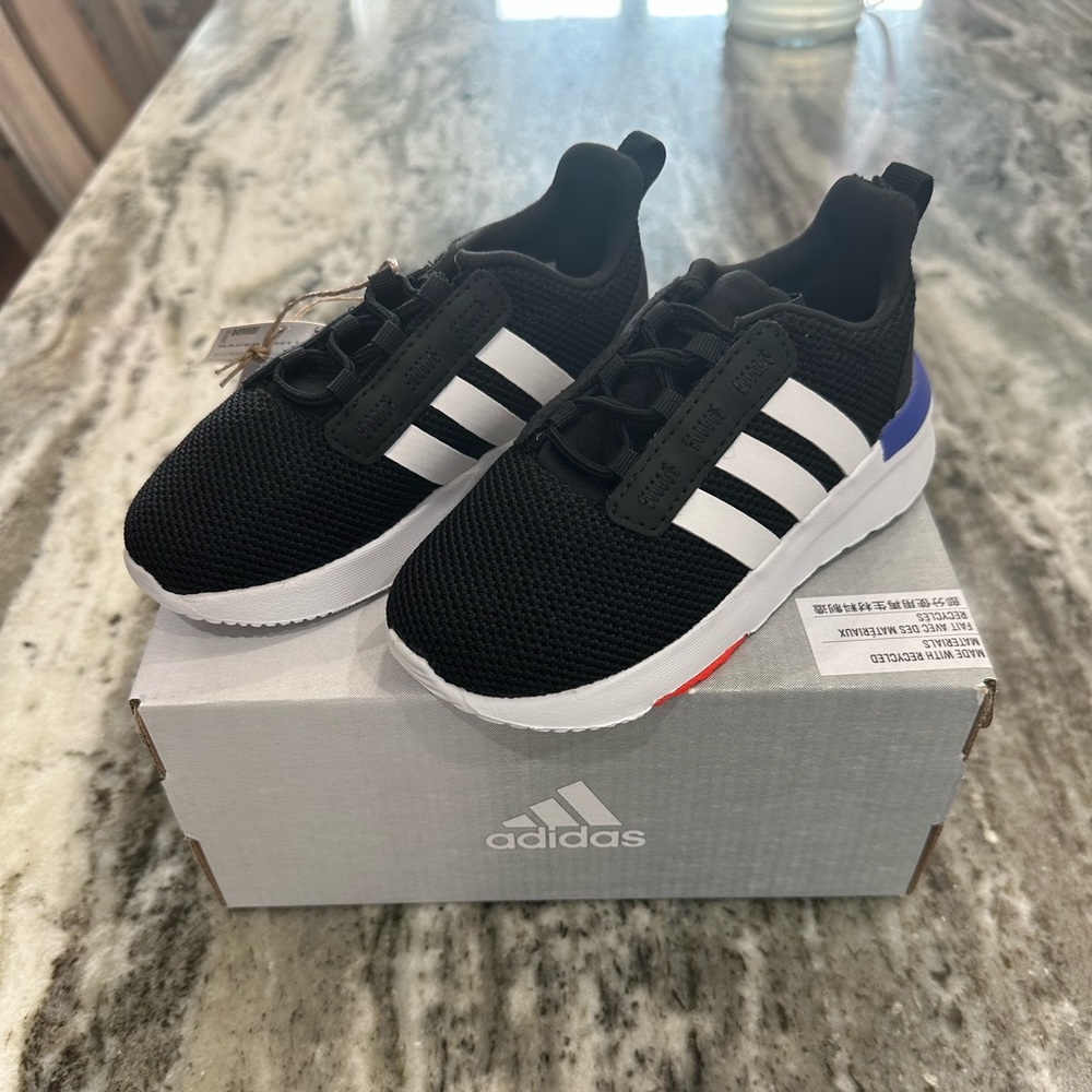 NWT Toddler Adidas Racer TR211 sneakers